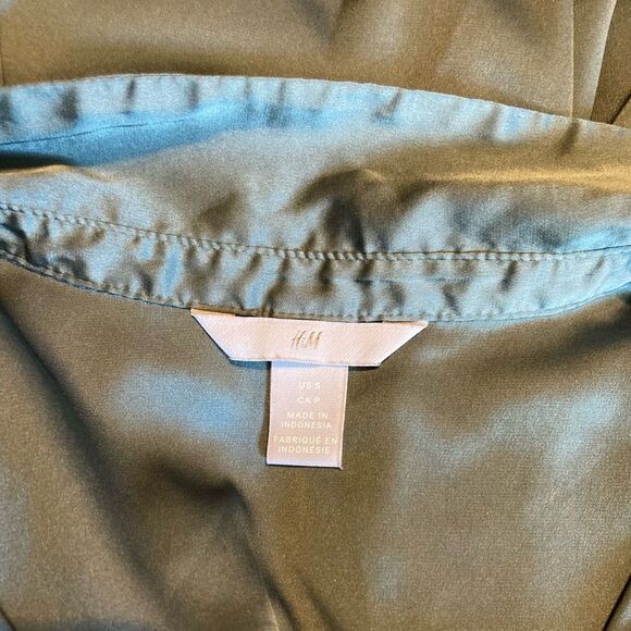 H&M Silky Green Button Up Blouse - Picture 5 of 5